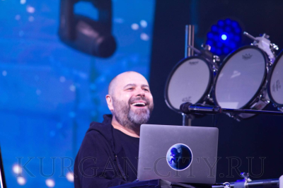 На центральной площади выступила главная звезда Дня города Кургана – Максим Фадеев