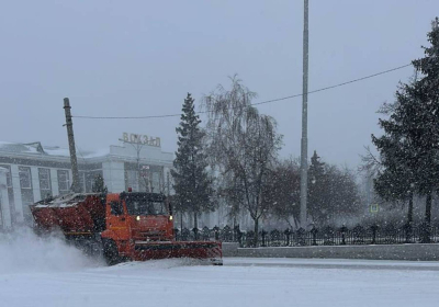 Дорожные службы вышли на уборку улиц от снегопада