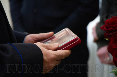 Семье курганского пограничника, погибшего при исполнении боевой задачи, вручили орден Мужества (посмертно)