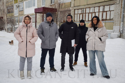 Временно исполняющий полномочия главы города Кургана Антон Науменко во время рабочего объезда проконтролировал уборку дворов и выполнение противопожарных мерорпиятий