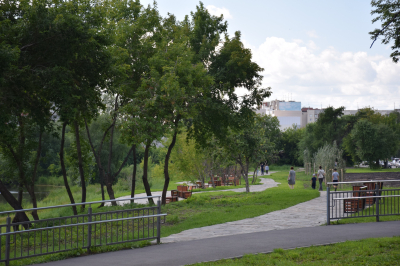 В Кургане продолжаются работы по благоустройству и ремонту дорог, сетей и общественных пространств