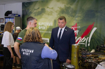 Глава города Кургана Антон Науменко передал партию гуманитарной помощи бойцам СВО