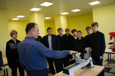 В современных мастерских школы Кургана детей научат столярному и кулинарному делу