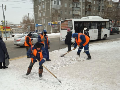 Дорожники круглосуточно очищают от снега улично-дорожную сеть Кургана