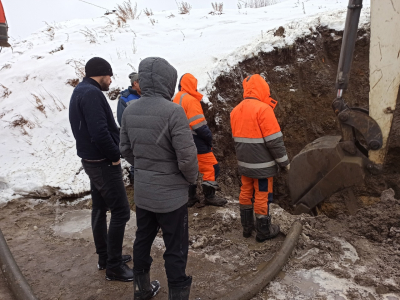 На место аварии в Заозерном выехал директор Департамента ЖКХ Роман Медведев