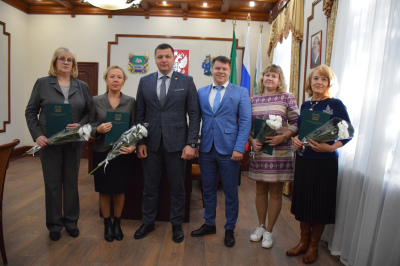 Временно исполняющий полномочия главы города Кургана Антон Науменко поздравил сотрудников «Управления по делам ГО и ЧС» с Днём гражданской обороны