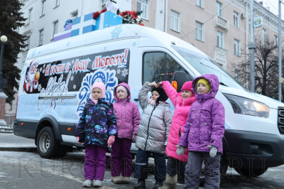По Кургану курсирует новогодний автобус