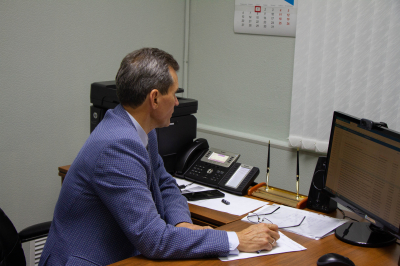 С вопросами – на горячую линию