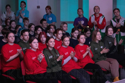 «Диалог на равных». Глава города Елена Ситникова встретилась с молодежными лидерами Кургана на профильной смене «Город молодых»