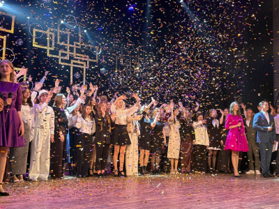 «За особые успехи в учении». Выпускникам-отличникам учёбы Кургана вручили золотые и серебряные медали