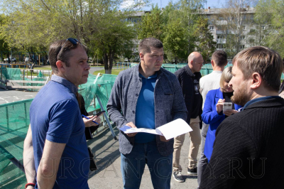 Временно исполняющий полномочия главы города Кургана Антон Науменко проверил работы по капитальному ремонту школ, строительству дорог и модернизации сетей